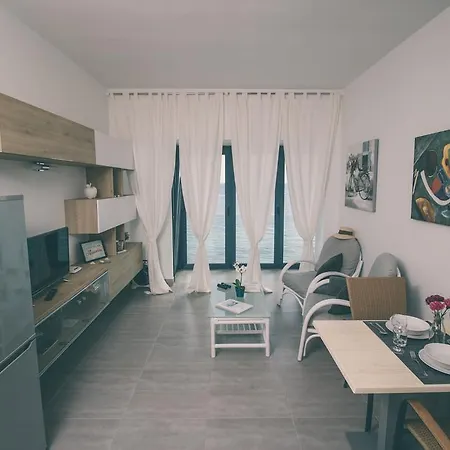 Sea Breeze Apartamento *